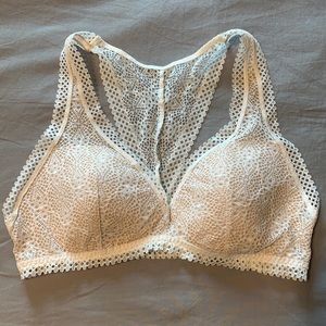 VICTORIAS SECRET - White Lace Bralette - M